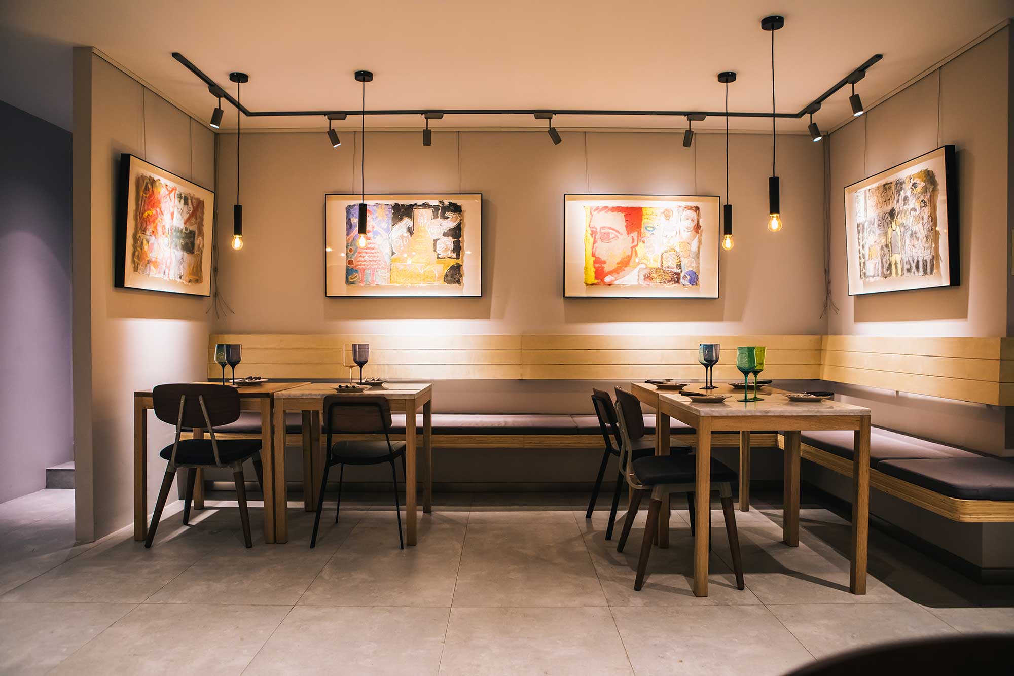 cravings-restaurant-interior-02