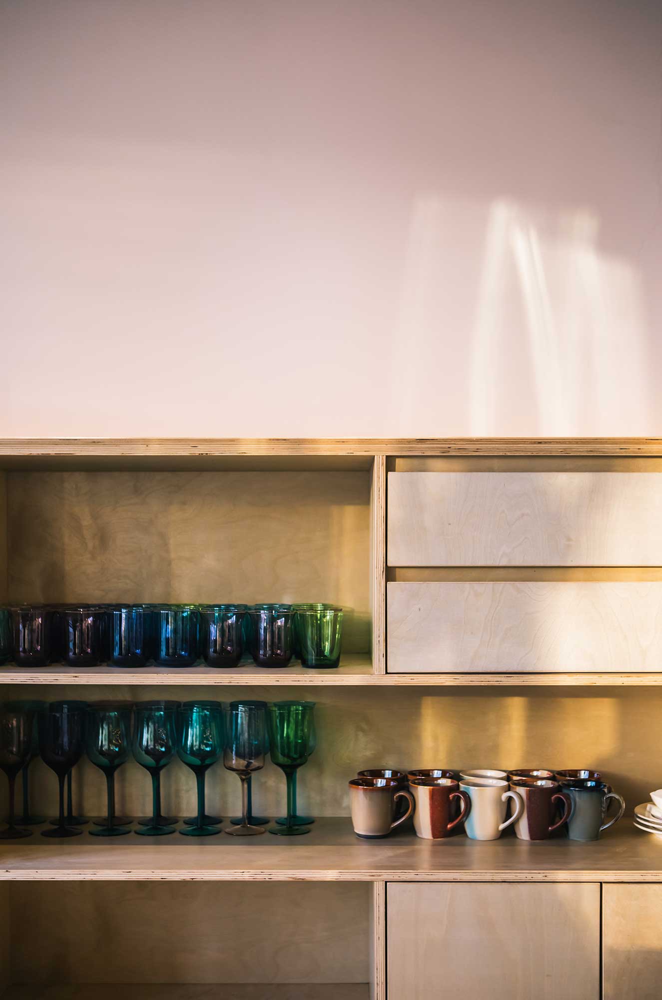 cravings-restaurant-interior-detail-01